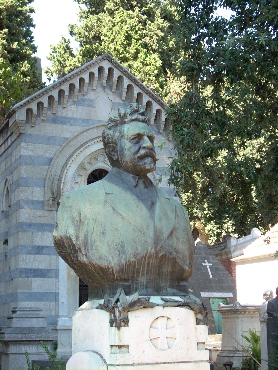 Giovanni%20Ninni%20bust%2C%20Cimitero%20Poggioreale%2C%20Naples%20-%2002.JPG